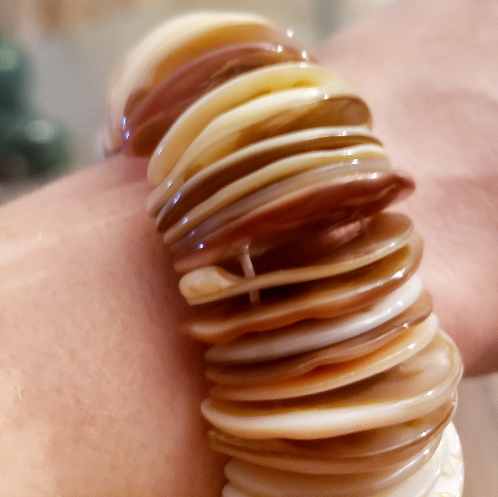 Natural Peruvian Mother of Pearl Shells Stretch Br